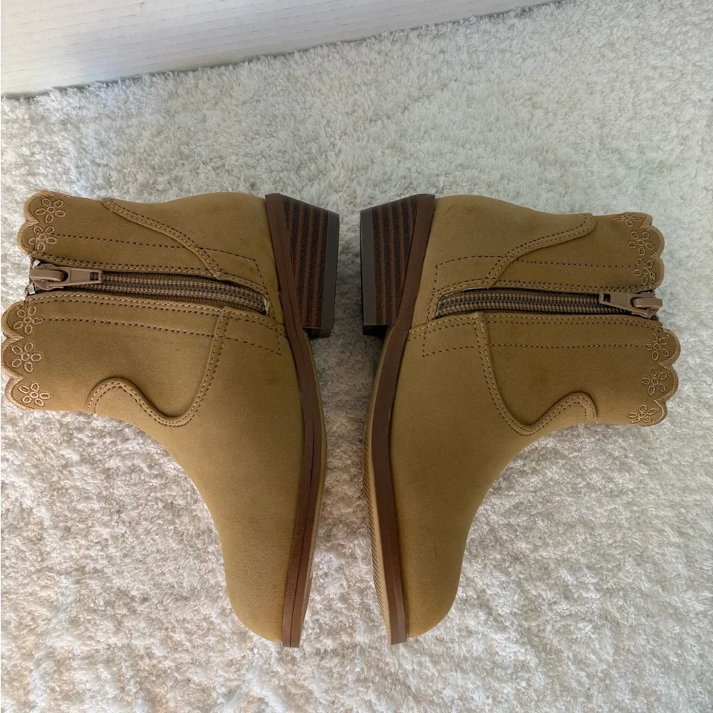 J.Crew Crewcuts Girls Embroidered Sueded Boots, Camel Color, Size 10, New in Box